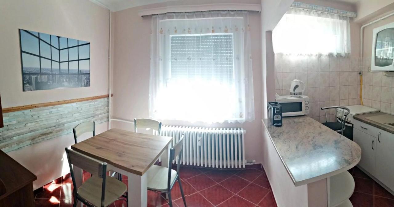 Startpont Apartman Pecs Ngoại thất bức ảnh
