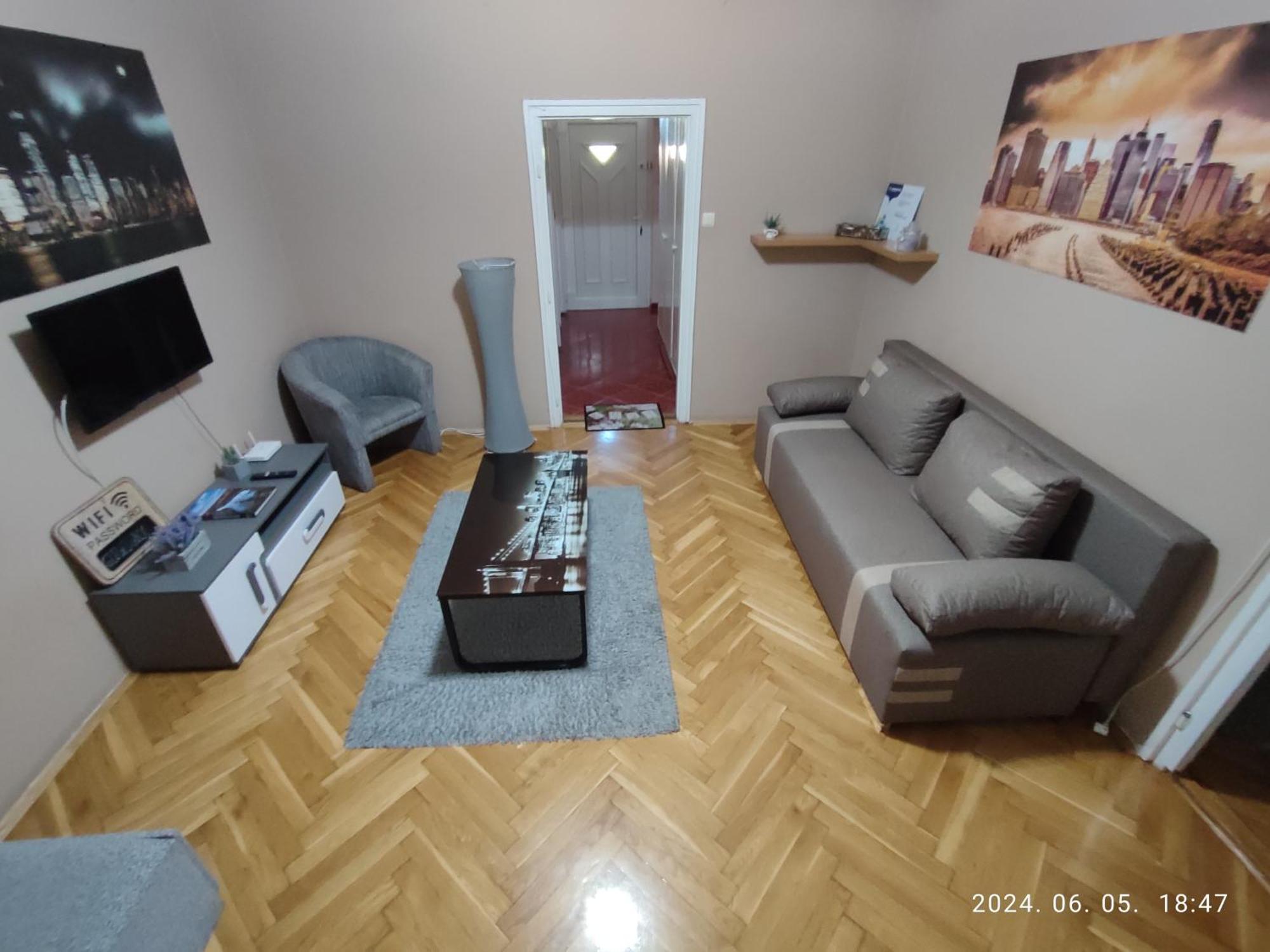 Startpont Apartman Pecs Ngoại thất bức ảnh