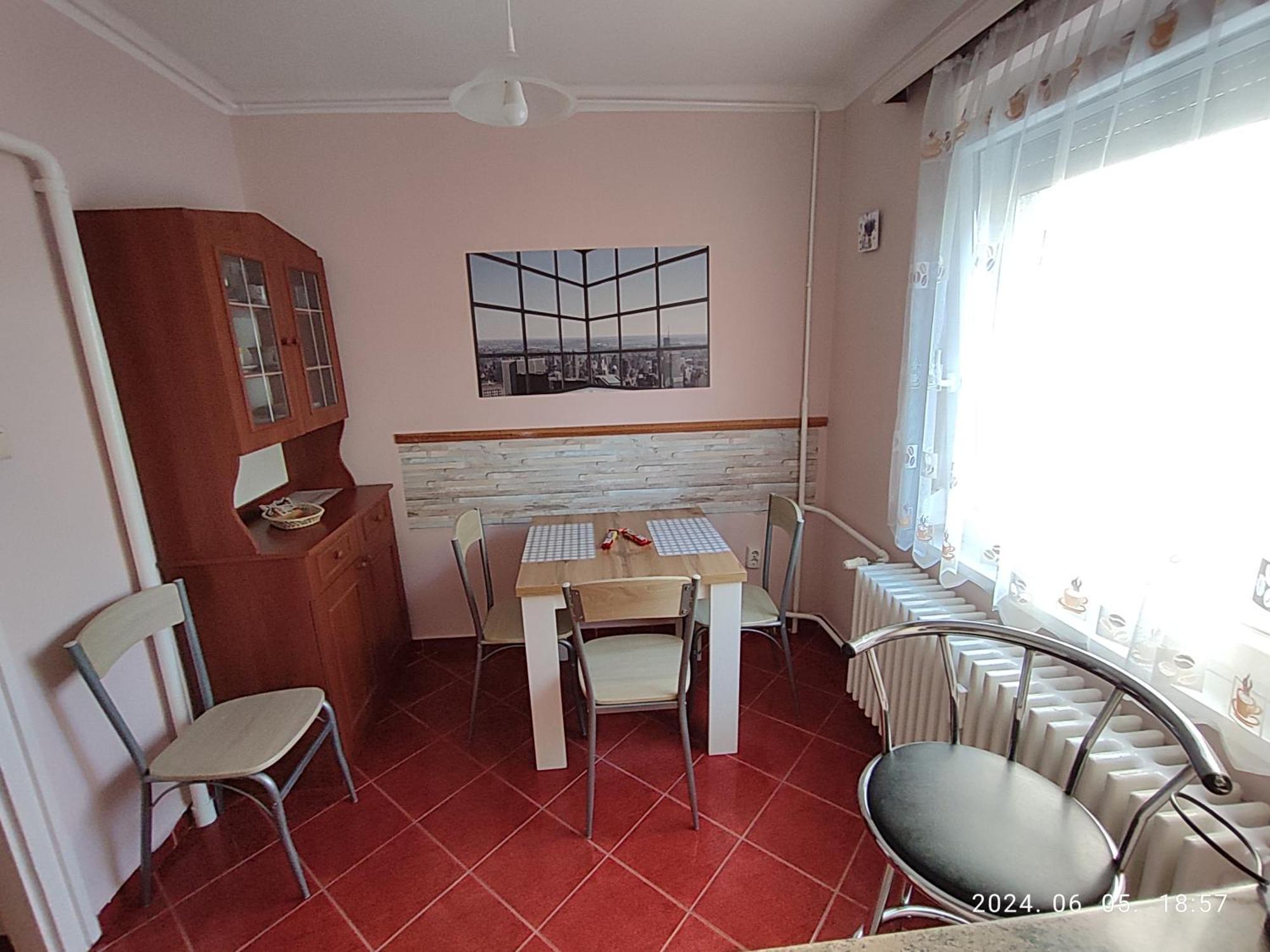 Startpont Apartman Pecs Ngoại thất bức ảnh